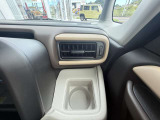 運転席にもドリンクホルダーが付いています