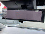 【インテリジェントルームミラー】 車両後方のカメラ映像がミラーに映るので、乗員や荷物が多くても安心♪夜間や悪天候の日でもクリアな映像で視界良好です◎