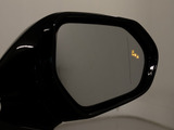 BSM(ブラインドスポットモニタ)!隣の車線を走る車両をレーダーで検知し、ドアミラーでは確認しにくい後側方エリアに存在する車両に加えて、急接近してくる車両も検知します。