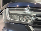 LEDヘッドライトは、点灯の瞬間から最大光量を発揮し、突然暗くなるトンネルなどでの安定感を高めます。