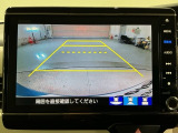 リバースギアに入れるだけで後方の表示へ切り替わります。夜間や雨の日の駐車も楽になりますよ。