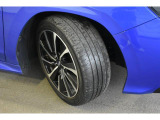 タイヤサイズは225/45R18です