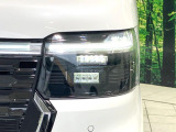 【LEDヘッドライト】悪天候や夜間走行時も良好な視界を確保し安心して運転できる高輝度LEDヘッドライトを装備!点灯速度が早く、消費電力も抑えられています。