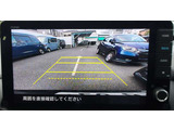 シフトレバーをリバース(バック)に入れるとナビ画面に自動でリアビューが映し出されます。運転が苦手な方、狭い車庫入れ等をサポートさせていただきます☆