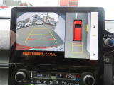 (パノラミックビューモニタ-)車を上から見たような映像で死角もバッチリ確認できます。