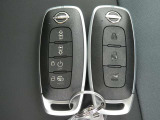 プロパイロットリモートパーキング機能付きインテリジェントキー(左側) プロパイロットリモートパーキングを行う際はこちらのキーで操作が可能です。