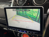 【バックカメラ】駐車時に後方がリアルタイム映像で確認できます。大型商業施設や立体駐車場での駐車時や、夜間のバック時に大活躍!運転スキルに関わらず、今や必須となった装備のひとつです!