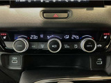 オートエアコンは左右席で独立温度コントロールが可能です。運転席はキンキンに冷やして助手席はマイルドにと言った設定が可能です☆暑さ寒さでケンカすることもなくなりますね♪