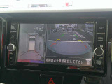 【アラウンドビューモニター】空から見下ろした映像がナビ画面にて確認可能です。駐車もラクラクですよ♪