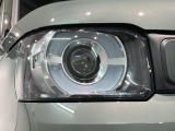 LEDヘッドライトは、点灯の瞬間から最大光量を発揮し、突然暗くなるトンネルなどでの安定感を高めます。