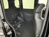 リアシートを倒すと大きな荷物も載せることができます。