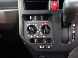 エアコン付きで車内をいつでも快適空間にしてくれます。