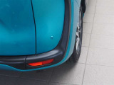 《インテリジェンスクリアランスソナー》駐車時など、低速走行時における衝突を緩和(ブレーキとアクセルを踏み間違えても、自動(被害軽減)ブレーキをかける装置です。