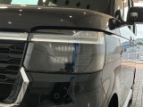 LEDヘッドライトは、点灯の瞬間から最大光量を発揮し、突然暗くなるトンネルなどでの安定感を高めます。