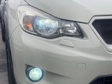 【HIDヘッドライト&LEDフォグ】非常に明るく前方を照らしてくれるので、悪天候や夜間の走行時も視界良好で安心してお乗りいただけます。