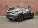 マツダ CX-5のディーゼル車(XDモデル)は、2.2Lクリーンディーゼルエンジン「SKYACTIV-D」を搭載し、力強い加速と優れた燃料経済性が大きな特徴です