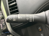 操作しやすい位置に配置されたウインカーレバーです。スムーズな操作で、安全な車線変更をサポートします。