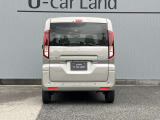 軽自動車の限られた室内空間をフルに活用し、小柄ながら過ごしやすい車内を作り出しています。