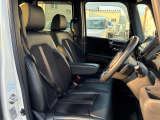【運転席】座り心地が良いシートなので長時間の運転でも快適にお過ごしいただけます。新品のフロアマットのご注文も可能です。掲載箇所以外にご希望の写真がございましたらお気軽にお問い合わせ下さい。