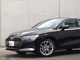●Audiが最初に採用したLEDポジショニングランプ。シャープなラインで昼間でも点けていたいと思うほど上品でオシャレです。夜間走行時はさらに目立ちます!