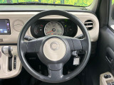 インテリアに合わせたデザインのステアリングは、運転される方のことも考え、運転しやすい形状、大きさです。是非一度、実際に触ってお確かめください。