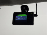 【ドライブレコーダー】映像・音声などを記録する車載装置です。もしもの事故の際の記録はもちろん、旅行の際の思い出としてドライブの映像を楽しむこともできます。