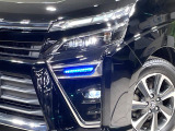 【LEDヘッドライト】悪天候や夜間走行時も良好な視界を確保し安心して運転できる高輝度LEDヘッドライトを装備!点灯速度が早く、消費電力も抑えられています。
