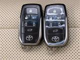スマートキーはかばんやポケットに入れておけば、ドアのロックアンロックやエンジンの始動が出来ます!