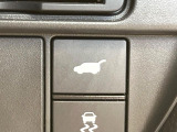 【パワーバックドア】スマートキーや運転席のボタンを押すだけでリアゲートが自動で開閉します!荷物を持っている時や、高い位置にあるバックドアを閉める際に便利な機能です♪