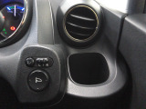運転席側の手の届きやすい位置にドリンクホルダーが付いています。