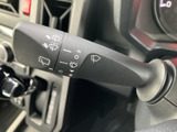 雨天時でもクリアな視界を確保できるワイパーレバー。操作も簡単で、運転に集中できます。