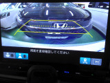 バックカメラの画像です。ガイドラインがスムースな車庫入れをサポートいたします。車庫入れの安心感がアップしますね。