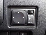【電動格納ドアミラー】狭い駐車場で便利な電動格納ドアミラーが付いています。
