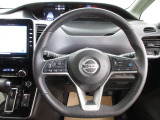 運転が楽しくなる明るく開放的な運転席まわりです。