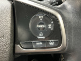 アクセルから足を離しても設定したスピードを保ち走行し、高速道路での疲労軽減に役立つクルーズコントロール付きです!