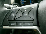 ハンドルスイッチで車両設定・オーディオの選曲や音量調整などが出来、安全性もアップ。