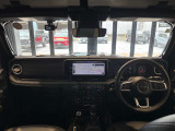 ステアリングを握ればJeepワールドが広がります。