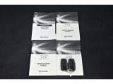 説明書も付いております。お車の操作方法や、トラブル回避方法が記載されているため、意外と役に立ちます。