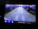 バックカメラの画像です。ガイドラインがスムースな車庫入れをサポートいたします。車庫入れの安心感がアップしますね。