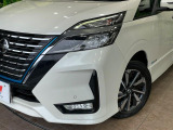 【LEDヘッドライト】悪天候や夜間走行時も良好な視界を確保し安心して運転できる高輝度LEDヘッドライトを装備!点灯速度が早く、消費電力も抑えられています。
