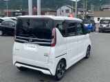 プライバシ-ガラスが装備されています。外を見るときは気にならずに、後方車両から車内が見えにくい設計です。