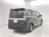 広々とした車内空間に優れた燃費性能。更にデザインも上質で人気のお車です!