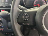 運転中、オーディオの操作をしてて、ハッとしたことはありませんか?ステアリングスイッチは、運転中でもハンドルでオーディオの操作が可能です。安全なドライブをサポートします。