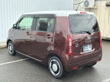 コンビネーションランプを高い位置に配置、後続車に見やすいデザインで安全にも配慮。