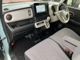運転しやすいシンプルな内装。操作しやすい位置に配置されたスイッチ類が、快適なドライブをサポートします。