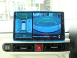 駐車時に限らず見通しの悪い交差点や狭路でのすれ違いなど、様々な場面で活躍するパノラマカメラ付です!