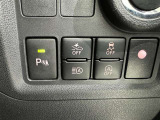 コーナーセンサーを車の前後に装備。障害物までの距離に応じて警告音を変えてお知らせ。縦列駐車時や駐車場・車庫などでの取り回しをサポートします。詳細は販売店スタッフまでおたずねください。