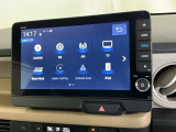 HondaCONNECT対応の便利なナビディスプレー。お持ちのスマートフォンと連携して、ナビやBluetoothでの音楽再生が可能です。デザインはもちろん、操作性も良好です。
