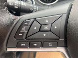 ステアリングスイッチ付きのハンドル!運転に支障をきたすことなくナビ操作が可能です!!