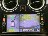 後方確認をサポートするモニターが、安全な運転をサポートします。駐車時の狭い場所でも、周囲の状況を把握しやすく、安心です。
